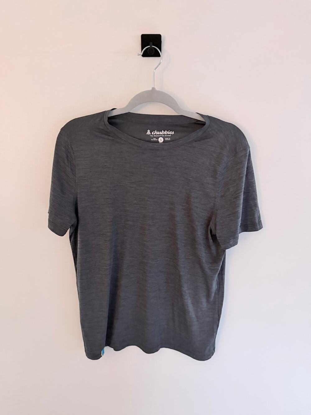 Chubbies Gray Heathered Lightweight Moisture Wicking Short-Sleeve Shirt-Size S